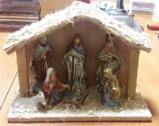The Three Wise Men In The Manger Nativity Scene - Fine Porcelain & Wood Manger