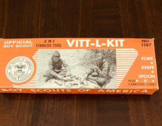 VINTAGE OFFICIAL BOY SCOUTS OF AMERICA Vitt - L - Kit,  from the 1960 ' s 2