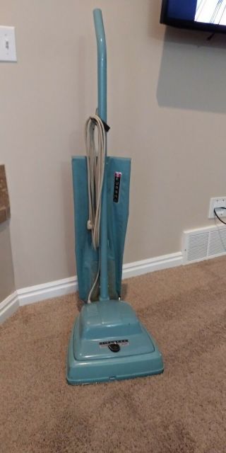 Vintage Blue Eureka Upright Vacuum Cleaner Model 1406b Great.