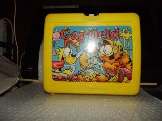 Vintage 1978 Garfield & Odie Yellow Plastic Lunch Box W/ 2 Thermos