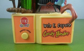 Vintage 1998 Looney Tunes Wile E Coyote Road Runner Candy Hander 2
