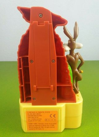 Vintage 1998 Looney Tunes Wile E Coyote Road Runner Candy Hander 3