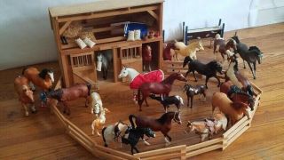 Vintage Breyer Barn/stable With 22 Horses,  Accessories,  Saddles