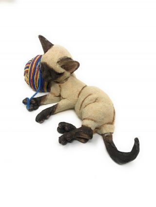COUNTRY ARTISTS A BREED APART ' MOCHA ' CAT WITH BALL WOOL SCULPTURE FIGURINE 8 