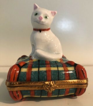 Peint Main Limoges France Porcelain Snuff Trinket Box 2.  75” " White Cat "