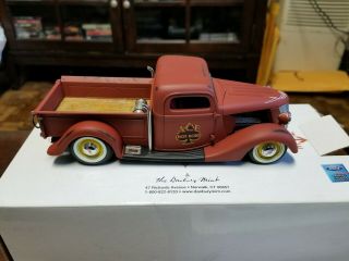 Danbury 1935 Ford Vintage Hot Rod Pickup 1:24 Scale