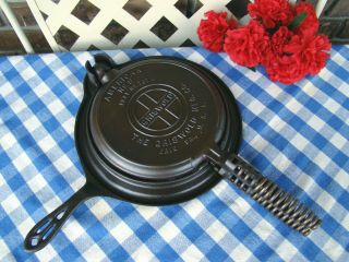 Griswold American No.  8 Cast Iron Waffle Iron - Low Base – 151 - Near