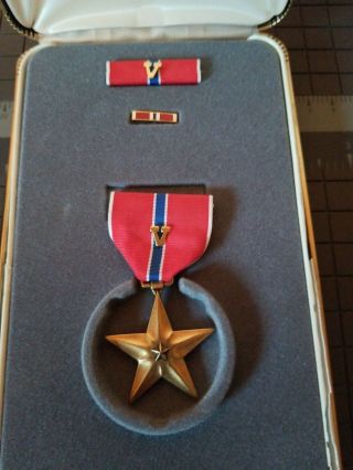 Bronze Star With Ribbon Lapel Pin,  Case With Combat " V " On Both - -