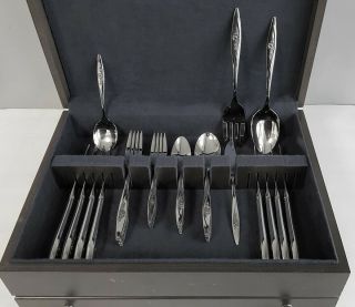 8 Place Settings & Servers Oneidacraft Deluxe Stainless Lasting Rose