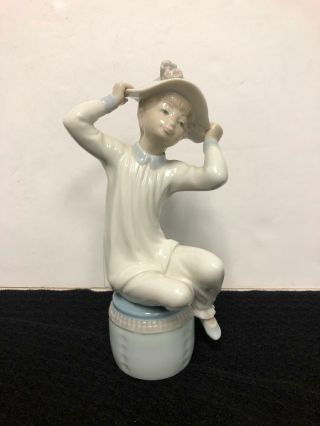 Lladro Spain Hand Painted Porcelain Girl On Cushion Holding Hat Blue 8.  5 " Guc Sr