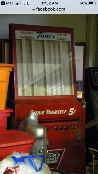 Vintage Tom’s Toasted Peanuts 5c Vending Machine Gas Station Coin Op Dispenser