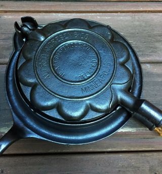 Griswold Alfred Andresen Heart & Star Waffle Iron w/ Base Re - Seasoned 2