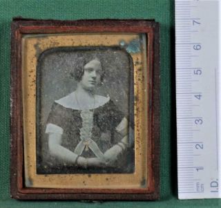 Antique Daguerreotype Photo Of Lady In Case (r232)