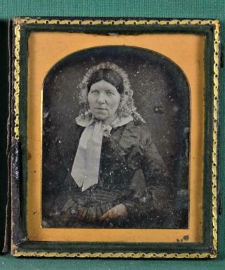 Antique Daguerreotype Photo Of Lady In Case (r231)