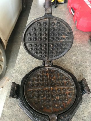 Vintage cast iron Griswold 8 Camping Waffle Iron Unique 3