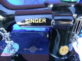 Vintage SINGER FEATHERWEIGHT sewing machine w/case,  accessories USA 2