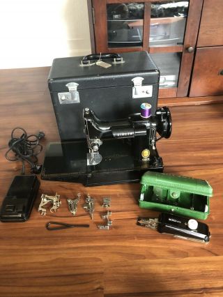 Vintage Portable Singer 221 - 1 Featherweight Electric Sewing Machine W/case