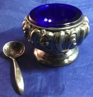 Vintage Silver Plated Cobalt Glass Salt Bowl Spoon Pepper Shaker W.  B.  Mfg Co. 2