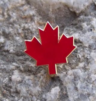 Canada Red Maple Leaf National Canadian Symbol Motif Tie Pin Brooch Pin Badge