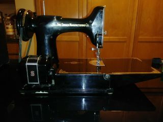 Singer 221 Featherweight Vintage Sewing Machine W/ Case and Accessories 2