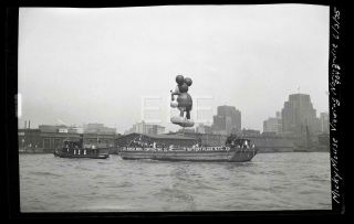 1935 Mickey Mouse Balloon Ss Normandie Ship Manhattan Nyc Old Photo Negative 71f