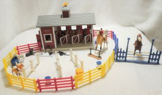 Breyer Horse Red 3 Stall Stable Barn W/
