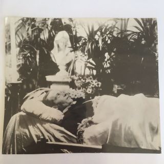 Rudolph Valentino 1926 Funeral In Coffin Photo Death Dead 6.  5”x7.  5”