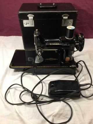 Singer Sewing Machine Vintage 221k Featherweight.