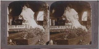 1905 Stereoview Lovely Lady W/victor Victrola Gramophone Phonograph & Large Horn