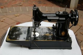 Vintage Singer 221 - 1 Featherweight Sewing Machine W/case