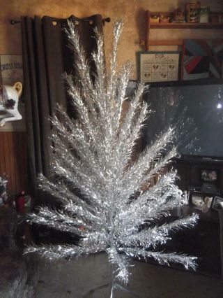 Vintage 7 Ft Evergleam Specialty Stainless Aluminum Christmas Tree 61 Branch