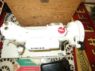 Vintage 1964 Singer 221K White Featherweight Sewing Machine w/Case 3