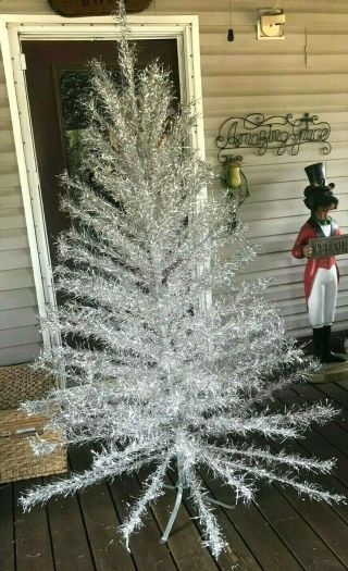 Vintage 50s/60s 7 Foot (154 Branch) Aluminum Taper Christmas Tree 7154 Pom Pom