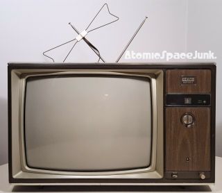 ZENITH VINTAGE TELEVISION SET 1982 SYSTEM 3 BIG 19 - INCH COLOR TV WALNUT FACE 2