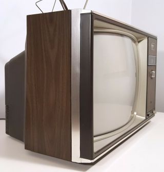 ZENITH VINTAGE TELEVISION SET 1982 SYSTEM 3 BIG 19 - INCH COLOR TV WALNUT FACE 3