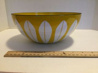 Vintage Mcm Cathrineholm Enamelware 9.  5 " Yellow W/white Lotus Bowl