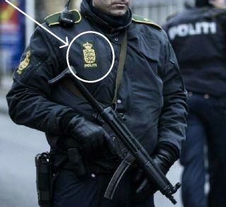 Fancy Dress Costume Prop: Danish Police Politiet νeΙcrο Shoulder Sleeve Insignia