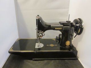 Vintage Singer Featherweight Portable Sewing Machine Model 221 Made 1953.