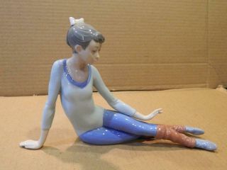 Lladro Young Woman " Aerobics Scissor Figure 5336 " W/ Leg Warmers 1985