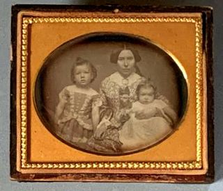 1/6 Pl Daguerreotype Photograph - Portrait Of A Mother And Her Two Children
