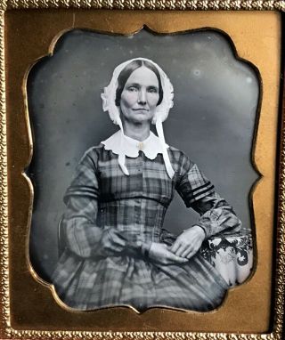 1/6 Plate Daguerreotype - Strong Faced Woman With High Cheekbones - In Full Case