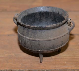 Cast Iron Three Leg Bean Pot Small Cauldron Collectible Vintage Fire 5 Lbs