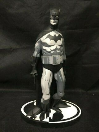 Batman Black And White Statue Mike Mignola / Jonathan Matthews