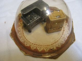 VINTAGE ARCADIA MINATURE SALT AND PEPPER SHAKERS OLD COOK STOVE AND OLD ICE BOX 3
