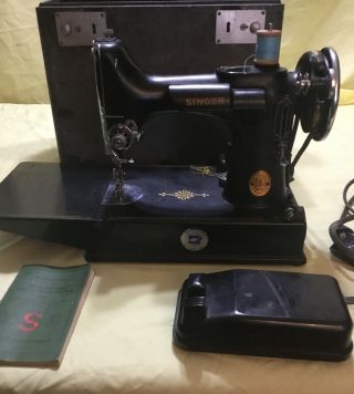 1946 Vintage Singer Sewing Machine 221 - 1 Featherweight 2