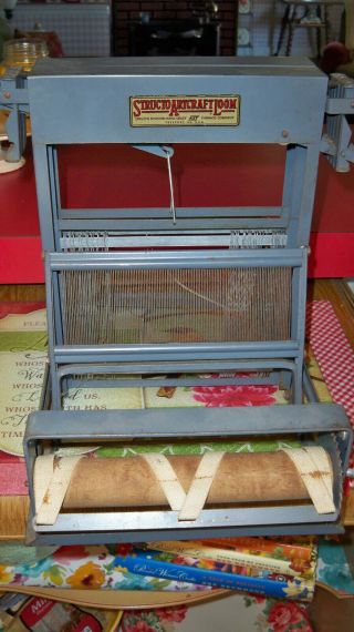 Vintage Structo Artcraft Tabletop Loom Knitting 8 Harness.