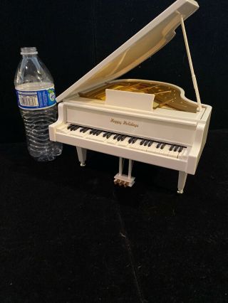 Euc Chain Fong Animated Grand Player Piano Music Box,  Happy Holidays
