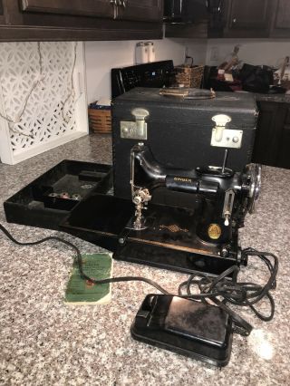Vintage Singer 1940 Featherweight 221 Sewing Machine W/case -