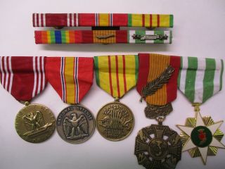 Vietnam War Service Medal Group And Ribbon Bar To One Soldier