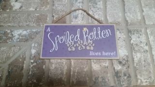 Cat Wall Plaque " A Spoiled.  Cat Lives Here " - Adorable & Vg,